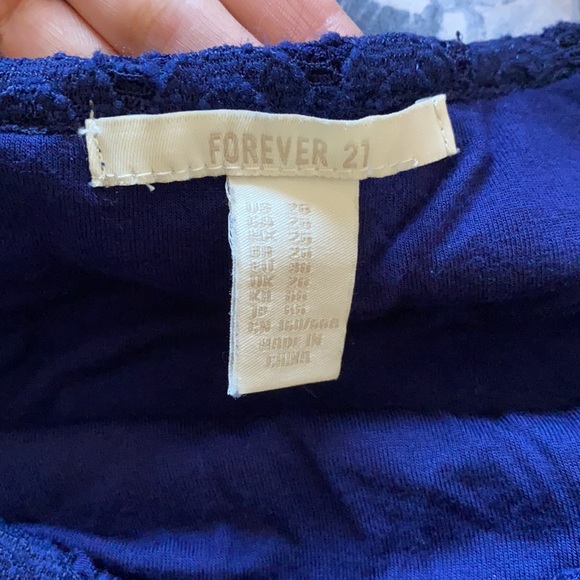 Women’s Forever 21 navy blue skirt size 26 - Picture 3 of 3